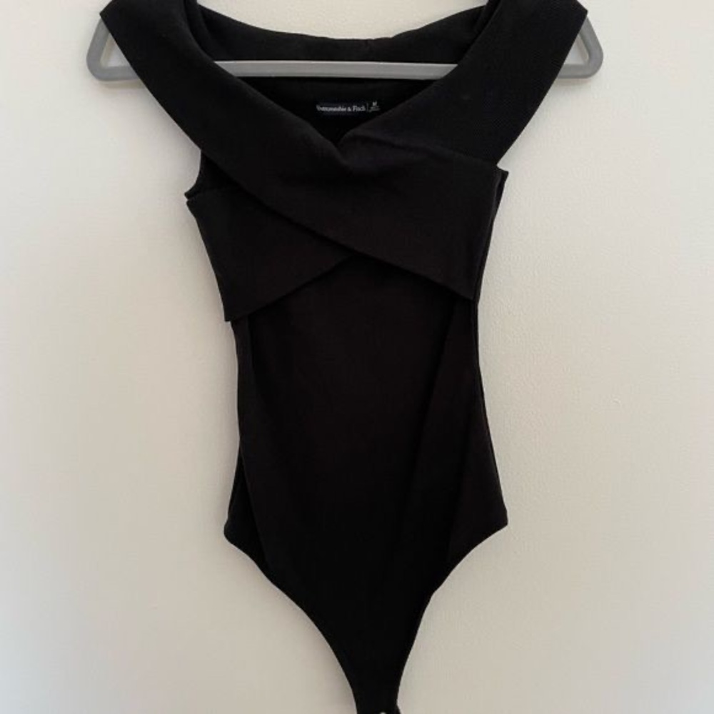 Abercrombie & Fitch Black off shoulder crossover ribbed sleeveless Bodysuit xs